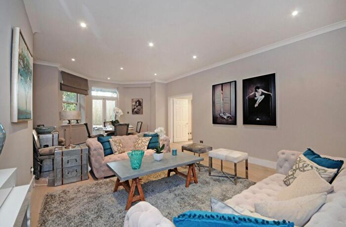 3 Bedroom Flat To Rent In Fitzjohn's Avenue Hampstead Village, NW3