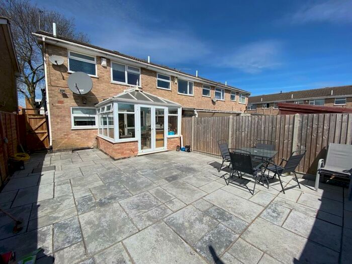 2 Bedroom House To Rent In Blakesley Walk, Leicester, LE4