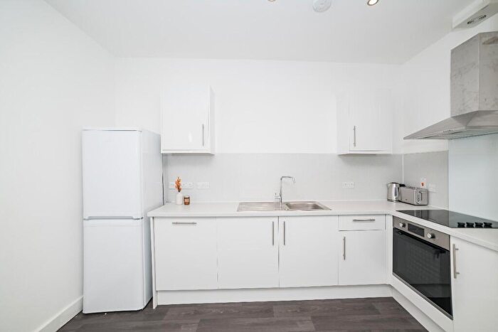 2 Bedroom Flat To Rent In Hartley Road, Nottingham, Nottinghamshire, NG7