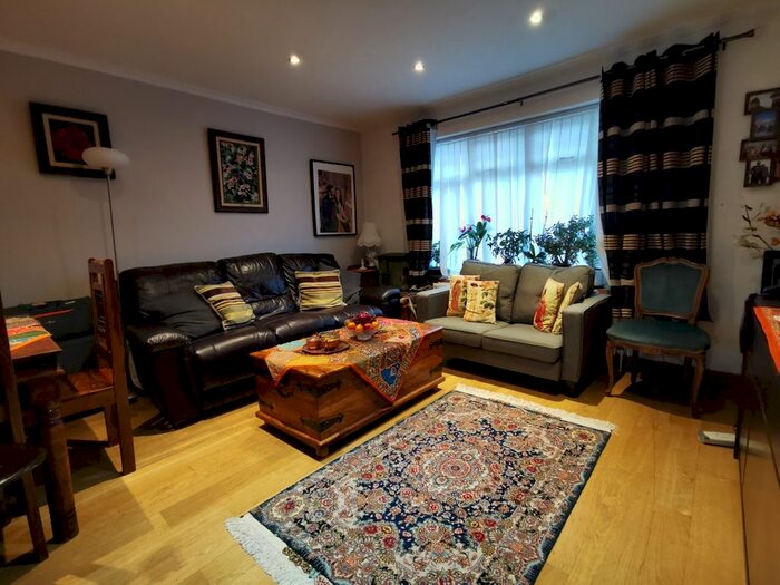 2 Bedroom Flat To Rent In Tanfield Avenue, London, NW2