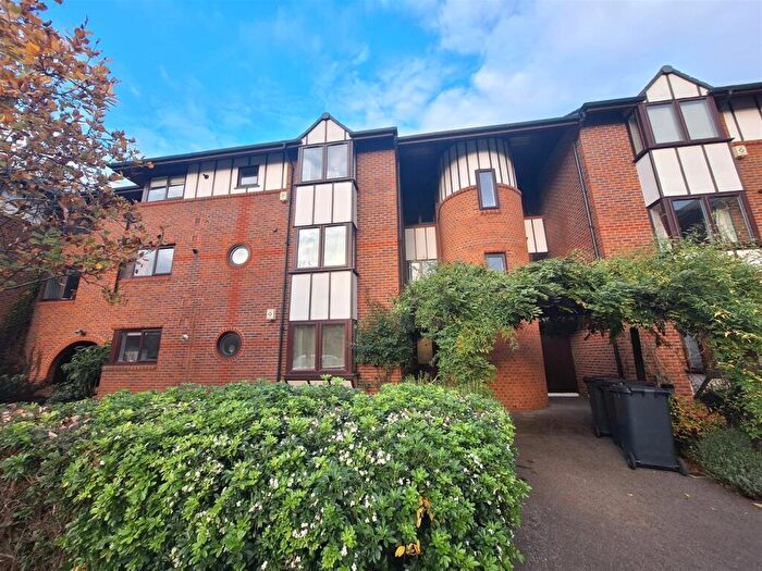 3 Bedroom Flat To Rent In Caversham Wharf, RG1