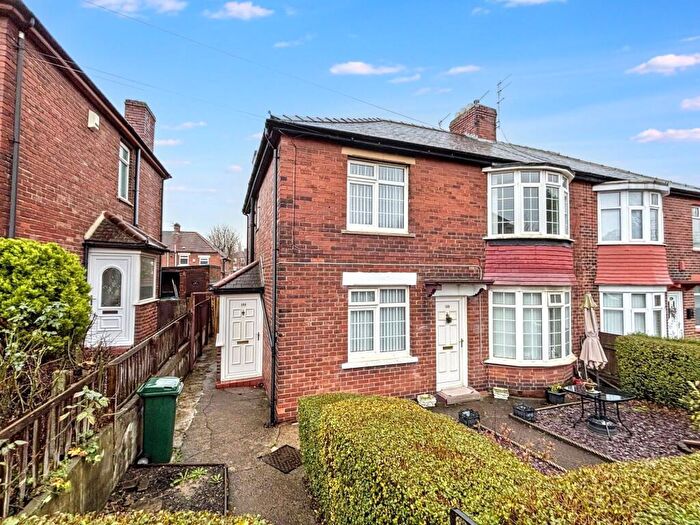 2 Bedroom Flat To Rent In Lobley Hill Road, Bensham, Gateshead, Tyne And Wear, NE8