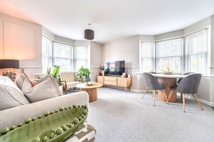 2 Bedroom Flat For Sale In Chislehurst Place, Great Denham, MK40