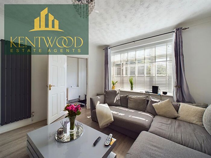 3 Bedroom Terraced House To Rent In Warren Close, Slough, SL3