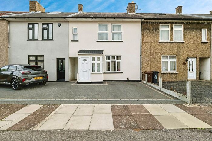 3 Bedroom Terraced House For Sale In Baron Road, Dagenham, Essex, RM8