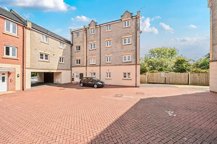 2 Bedroom Flat For Sale In Carver Close, Lower Stratton, SN3