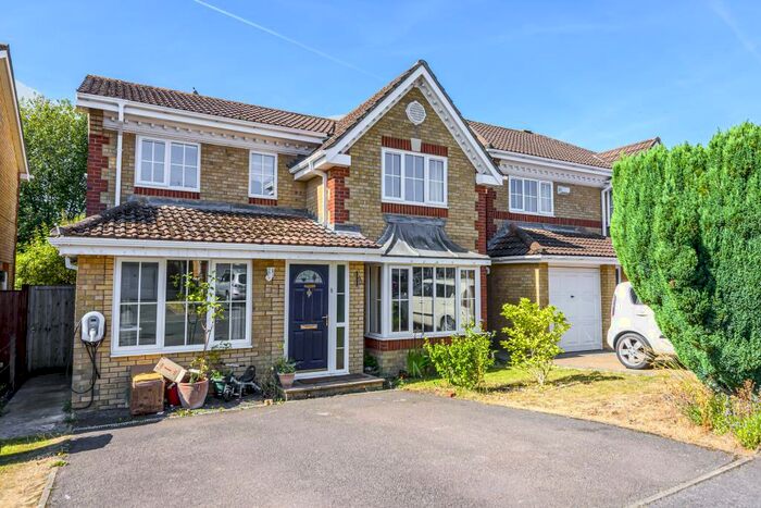 4 Bedroom Detached House To Rent In High Wycombe, Buckinghamshire, HP11