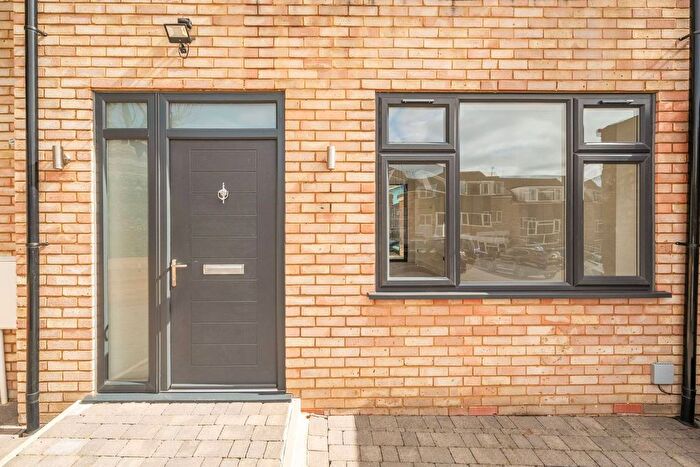 4 Bedroom Semi Detached House For Sale In Garland Close, Hemel Hempstead, HP2