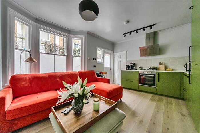 2 Bedroom Maisonette For Sale In Oaksford Avenue, Sydenham, London, SE26