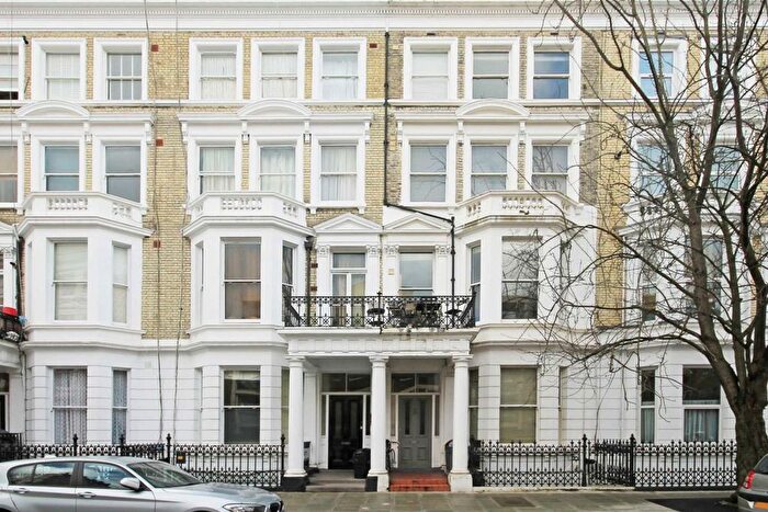2 Bedroom Flat To Rent In Castletown Road, London, W14