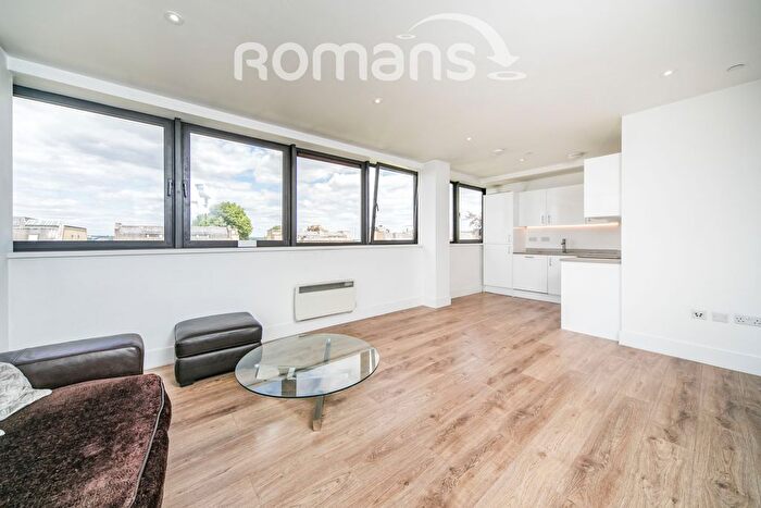 3 Bedroom Flat To Rent In Hanover House, Kings Road, Reading, RG1