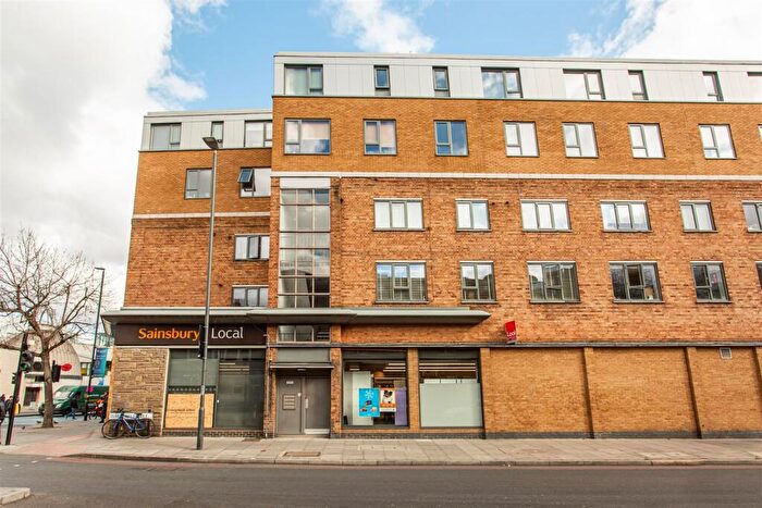 3 Bedroom Flat To Rent In Harford Street, Stepney Green, London, E1