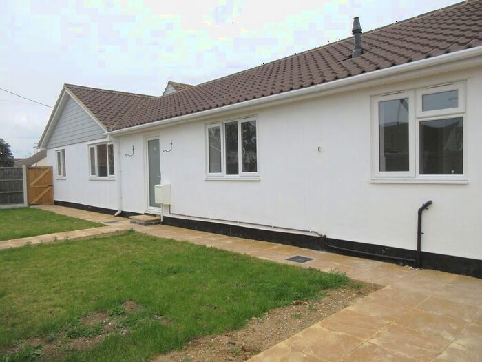 2 Bedroom Semi-Detached Bungalow To Rent In Princess Gardens, Rochford, SS4