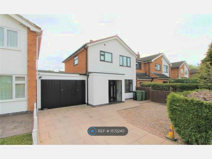 3 Bedroom Detached House To Rent In St. James Close, Oadby, Leicester, LE2