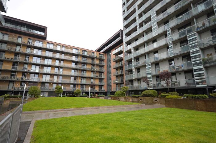 2 Bedroom Flat To Rent In Castlebank Place, Glasgow, G11