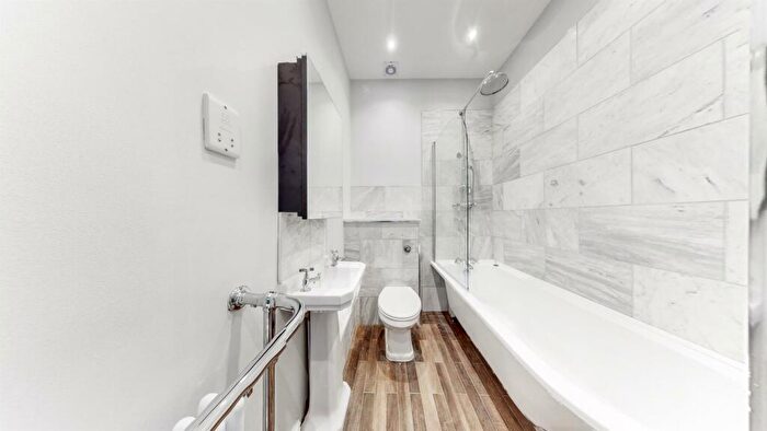 2 Bedroom Apartment To Rent In Gosset Street, Bethnal Green, E2