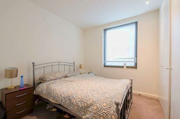 2 Bedroom Flat To Rent In Passage Way, Camberwell, London, SE5