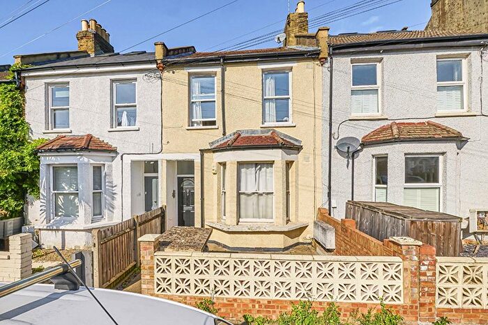 2 Bedroom Flat For Sale In Charlmont Road, Tooting, SW17