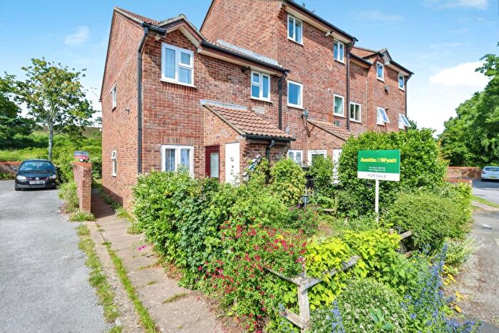 1 Bedroom Flat For Sale In Sydling Close, Canford Heath, Poole, Dorset, BH17