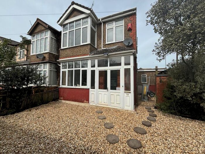 3 Bedroom House To Rent In Broadmead Avenue, Northampton, NN3