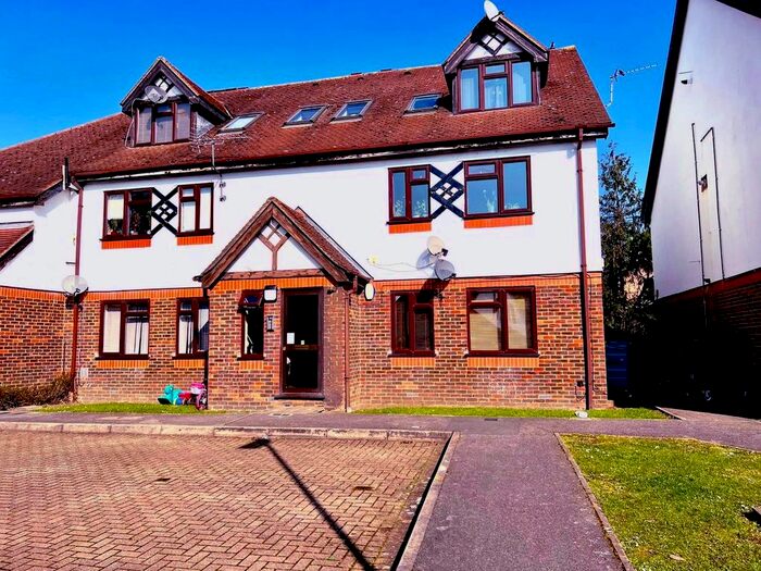 2 Bedroom Flat To Rent In Hazelwood Close, Harrow, HA2