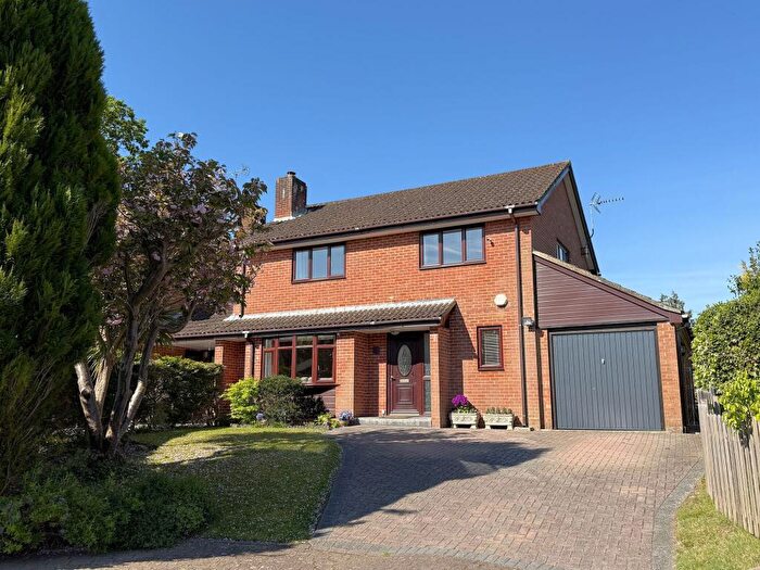 4 Bedroom Detached House For Sale In Nelson Court, Hythe, SO45
