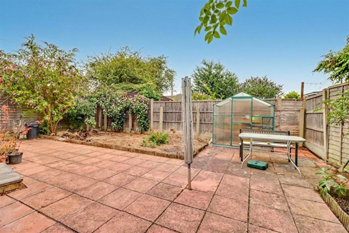 2 Bedroom Detached Bungalow For Sale In Longfield Close, Wickford, SS11