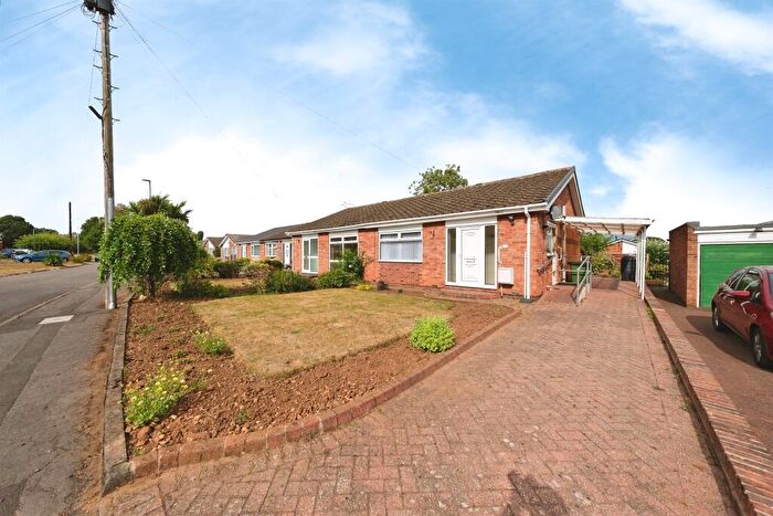 2 Bedroom Semi-Detached Bungalow For Sale In Pembroke Drive, Carlton-In-Lindrick, Worksop, S81