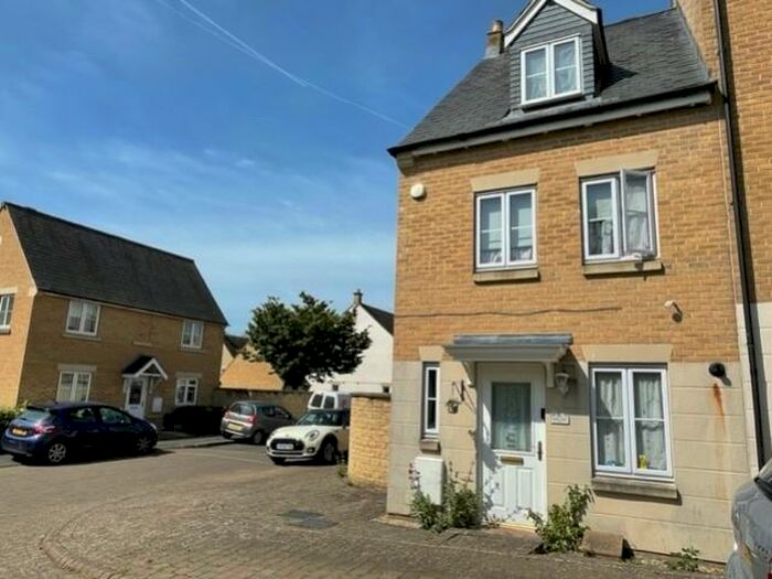 3 Bedroom Semi-Detached House To Rent In Willow Drive, Carterton, Oxon, OX18