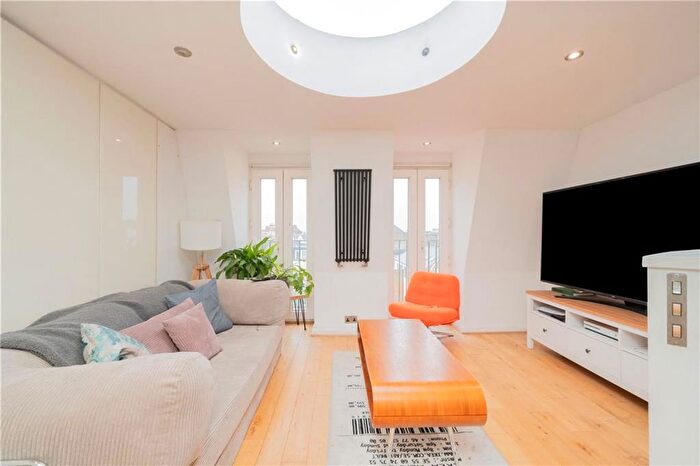 2 Bedroom Flat For Sale In Lillie Road, Bishops Park, SW6
