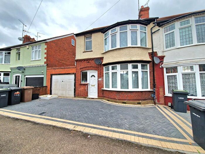 3 Bedroom House To Rent In Carlton Crescent, Luton, LU3