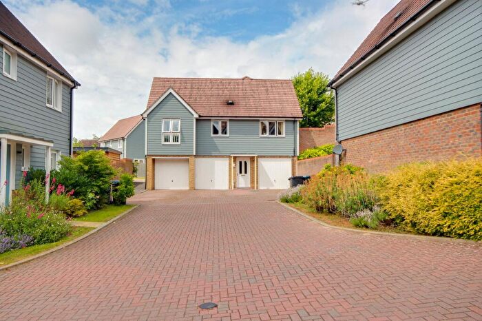 2 Bedroom Flat For Sale In Funnell Drive, Haywards Heath, RH17