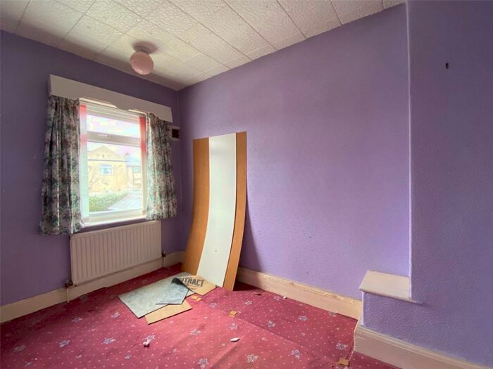 3 Bedroom Semi Detached House For Sale In Larch Drive, Odsal, Bradford, BD6