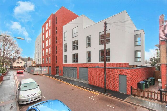 1 Bedroom Flat To Rent In Junction Court, Station Road, Watford, Hertfordshire, WD17