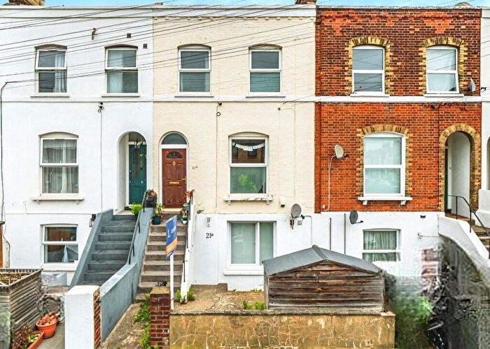 2 Bedroom Maisonette For Sale In Rutland Walk, London, SE6