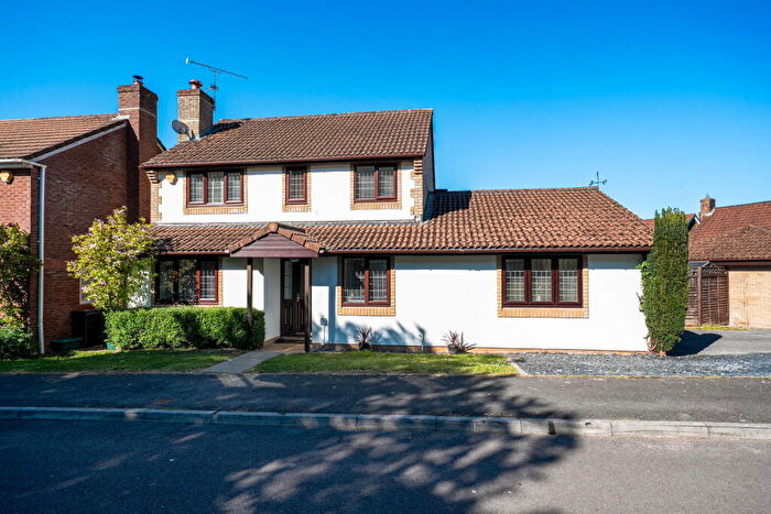 4 Bedroom Detached House For Sale In Majestic Road, Basingstoke, RG22