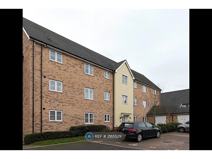 2 Bedroom Flat To Rent In Meadfarm Close, Romford, RM3
