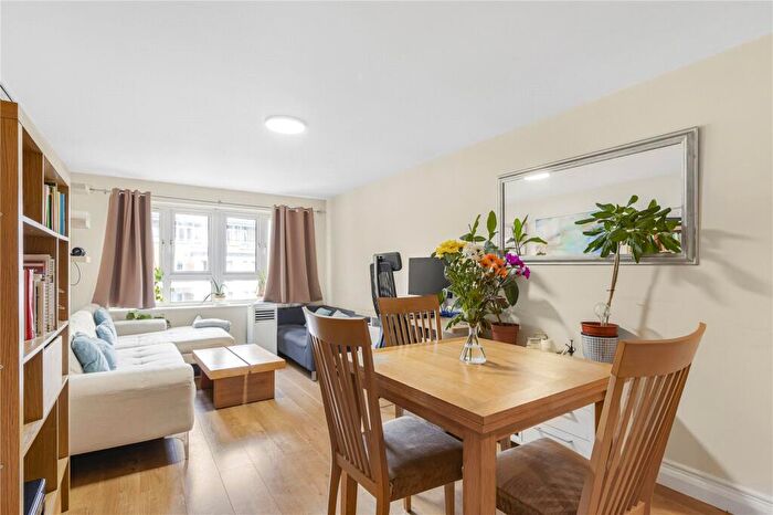 2 Bedroom Apartment To Rent In St. Davids Square, London, E14