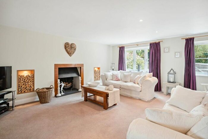 6 Bedroom Detached House For Sale In Lower Road, Stoke Mandeville, HP22