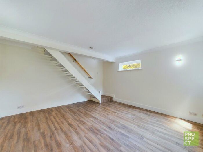 2 Bedroom House To Rent In Hexham Close, Owlsmoor, Sandhurst, Berkshire, GU47