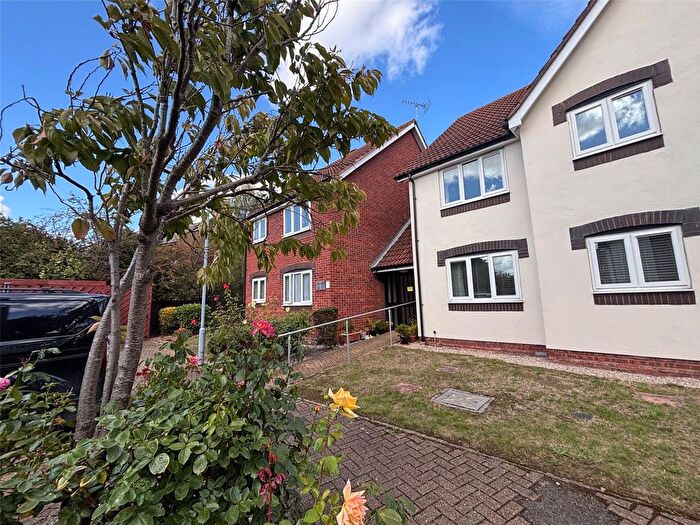 2 Bedroom Flat For Sale In Cunningham Close, Chadwell Heath, Romford, RM6