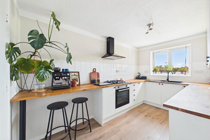 2 Bedroom Flat For Sale In Frances Court Soulbury Road, Linslade, LU7