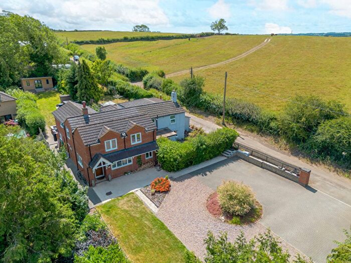 3 Bedroom Semi-Detached House For Sale In Old Road, Braunston, Daventry Northamptonshire, NN11