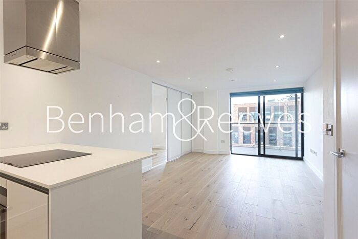 Studio To Rent In Commercial Street, London, E1