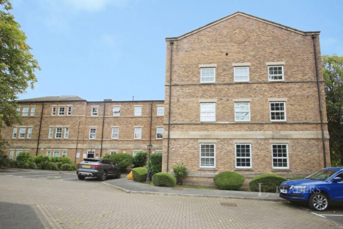 2 Bedroom Flat To Rent In Chaloner Green, Wakefield, West Yorkshire, WF1