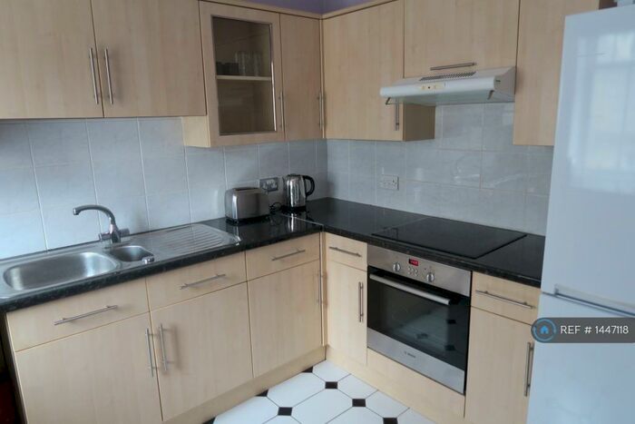 2 Bedroom Flat To Rent In Bon Accord Terrace, Aberdeen, AB11