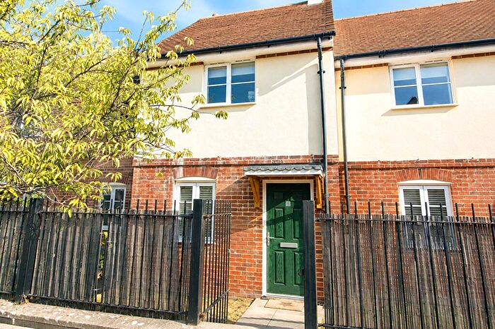 1 Bedroom Apartment For Sale In Old Drum Mews, Petersfield, Hampshire, GU32