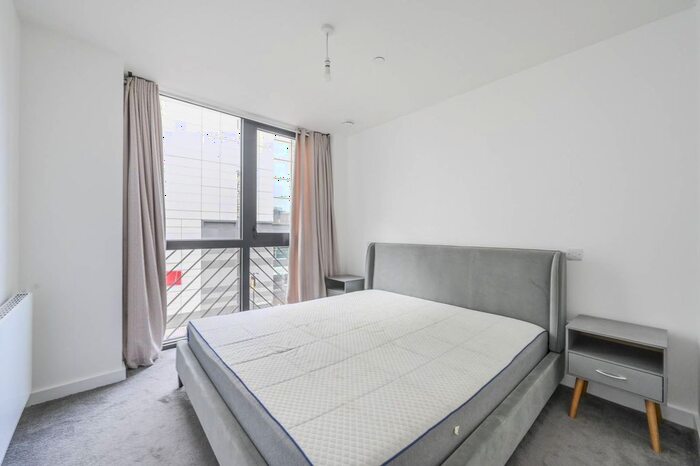 2 Bedroom Flat To Rent In Emery Way, St Katharine Docks, London, E1W