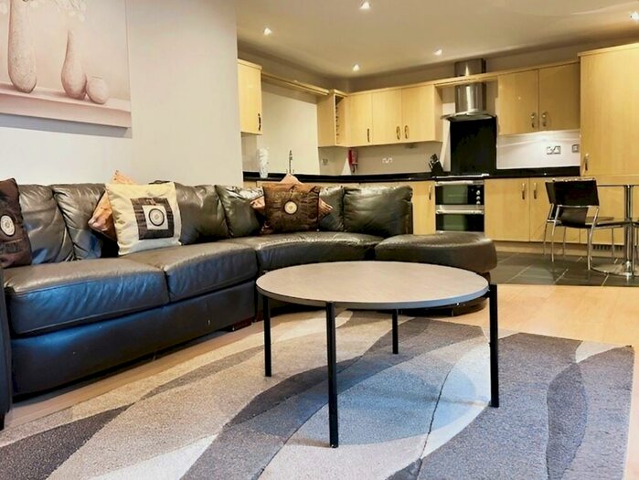 1 Bedroom Apartment To Rent In Spur House, SL6