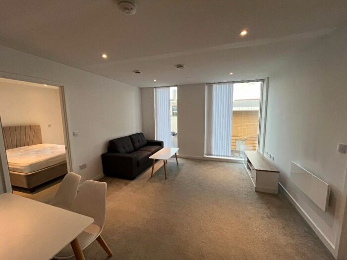 2 Bedroom Flat To Rent In Boundary Lane, Manchester, Greater Manchester, M15